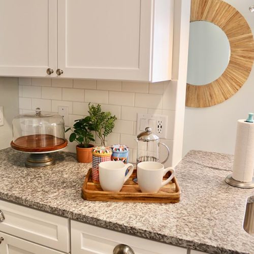 Harbor Heights kitchen counter with coffee mugs and cake holder